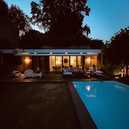 013 Bed & Breakfast *
