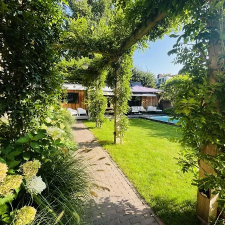 Bed and Breakfast 013